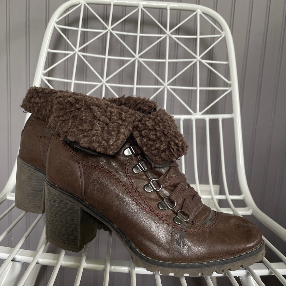 Dark brown winter boots